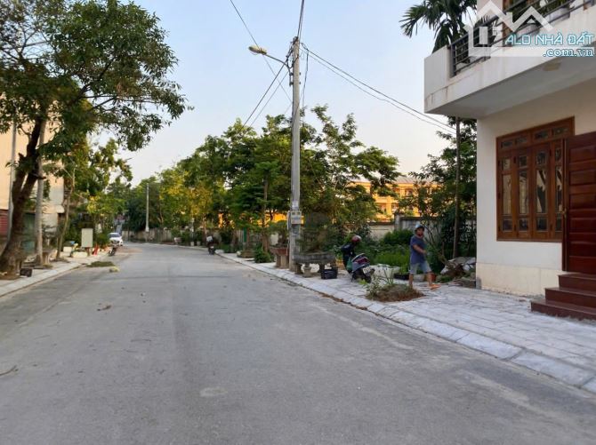 Cho thuê nhà nguyên căn mặt phố Nguyễn Quý Tân, Liên Bảo, Vĩnh Yên, Vĩnh Phúc