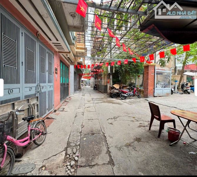 Bán nhà  siêu vip phố Dương Quảng Hàm ô tô vào nhà , trung tâm quận cầu giấy , Hà Nội
