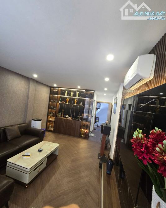 NHÀ ĐẸP 7T THANG MÁY PHỐ LÁNG HẠ- HIỆN ĐẠI - GARA - NGÕ TO - GẦN PHỐ -17.2 tỷ