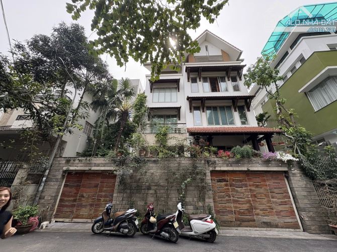 BIỆT THỰ NGÕ 699 LẠC LONG QUÂN- KHU VƯỜN ĐÀO 1115MX5t- GARA Ô TÔ- MT16M LÔ GÓC CHỈ 32,8