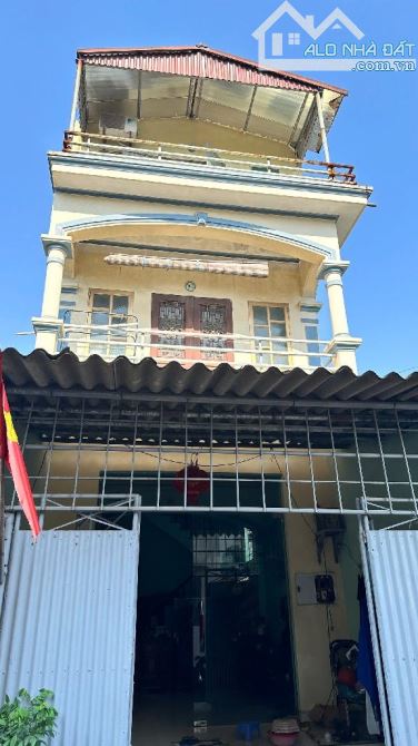 Bán nhà 3 tầng 76m2 lô góc 2 mặt tiền, ô tô tải tránh