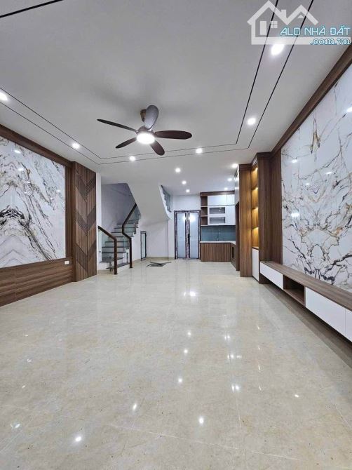 - Bán nhà đường Trần Cung, sát phố, nội thất xịn sò, 82m2, 13.3 tỷ.