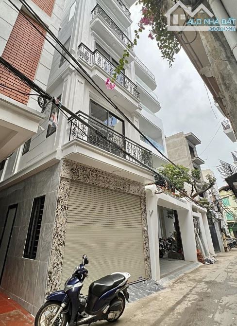 bán nhà HOA LÂM - VIỆT HƯNG - 45m MT 5m 6tầng lô góc ô tô thông -  chỉ hơn 8tỷ ạ.