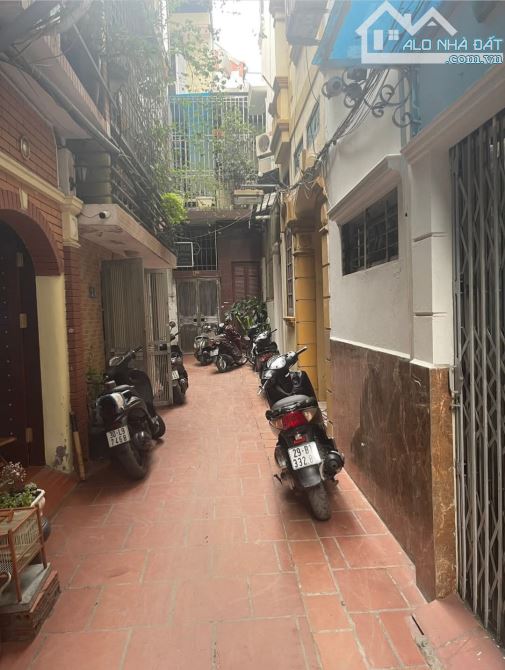 BÁN NHÀ CHÍNH KINH THANH XUÂN 48M2;4 TẦNG; MẶT 6M;4 PN;10,95 TỶ .NHÀ TRUNG TÂM QUẬN THANH
