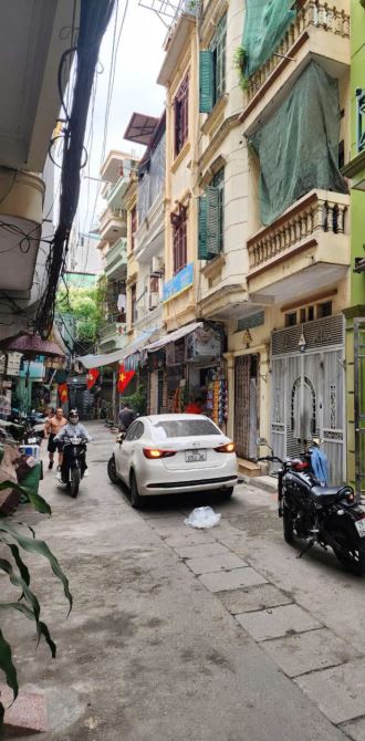 9.2 TỶ . BÁN NHÀ PHỐ VỌNG - SÁT VÁCH ĐH KINH TẾ - Ô TÔ ĐỖ CỬA