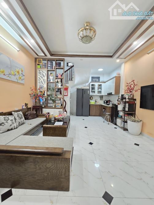 Cần bán gấp, nhà 5 Tầng Thạch Bàn, ô tô tránh cách 20m, Nhỉnh 5 tỷ