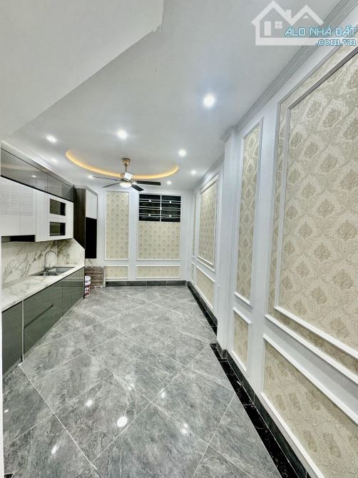Bán nhà ngõ 31 Phan Đình Giót cách 1 nhà ra phố 40M2 5 Tầng Full nội thất