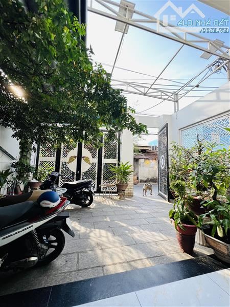Mặt tiền ngay lê văn Quới 5tầng 7.5×19m