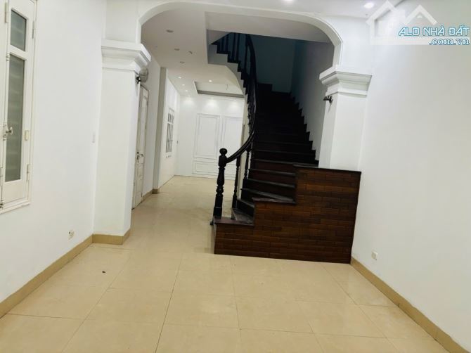Lô góc ô tô tránh kinh doanh Khu Đầm Trấu, Bạch Đằng Hai Bà Trưng 55m2 x 5 tầng.