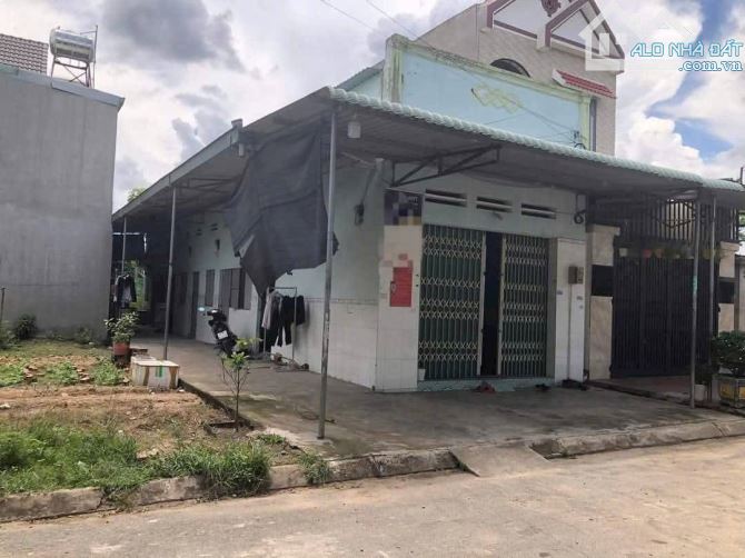 Bán nhà cấp 4 và 6 phòng trọ Trần Văn Mười Hóc Môn diện tích 243m2 shr