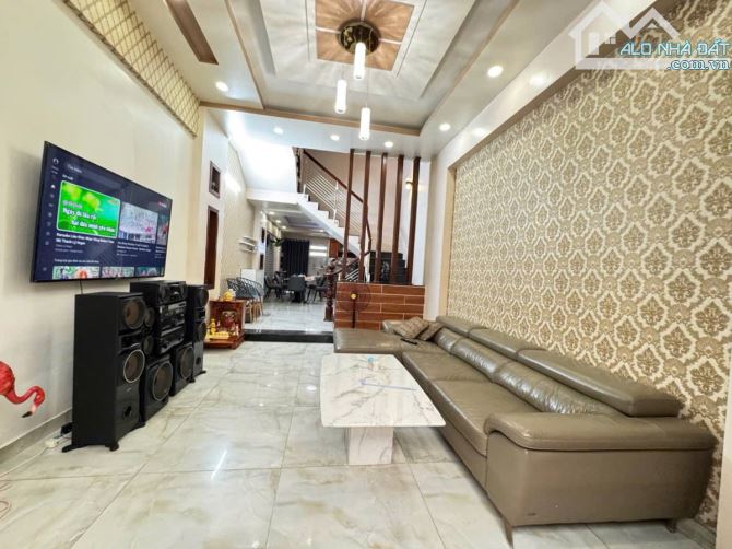 Nhà 4 tầng hẻm xe hơi Bình Long, 72m², 4PN, sân thượng trước sau, giá chỉ 7 tỷ TL