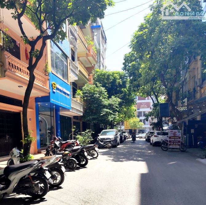 BÁN NHÀ TRUNG KÍNH 78m2 - 3 Ô TÔ TRÁNH - 1 NHÀ RA MẶT PHỐ - VỈA HÈ RỘNG, K.DOANH, V.PHÒNG