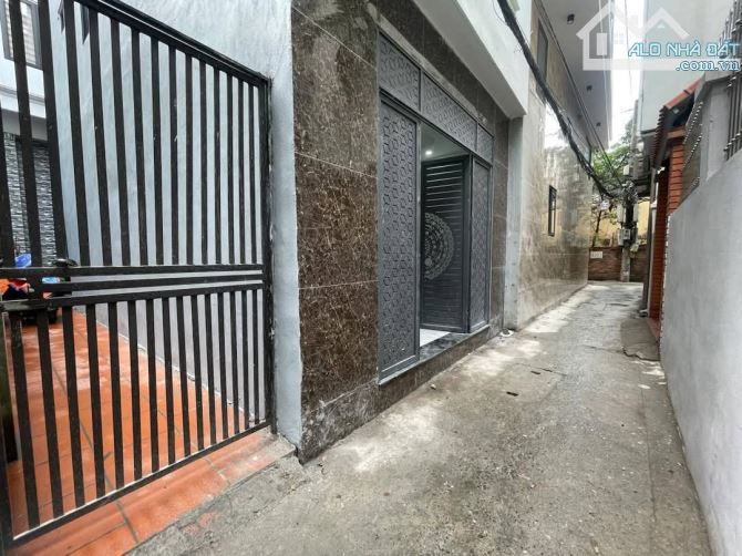 Bán Nhà Lô Góc Gần Đường Nguyễn Văn Cừ, 36,7m2, 5 Tầng, Cực Gần Ôtô, Giá Đầu Tư 6,2 Tỷ