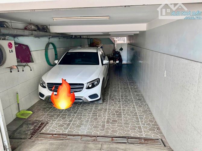 Cho thuê nhà mặt tiền 1 hầm 4 tầng lầu, ngay công viên Cao Đức Lân, nhà đẹp, đường thông