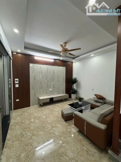 Nhà Vĩnh Hưng 30m 5 tầng, ô tô đỗ sát nhà- 3 BƯỚC RA Ô TÔ MẶT PHỐ, NGÕ TO THÔNG.