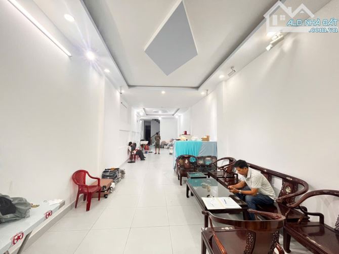 [HOT - Cực Rẻ] HXH Lạc Long Quân, Phường 10, Tân Bình - 125m2, 4 Tầng - Chốt gấp 12 Tỷ