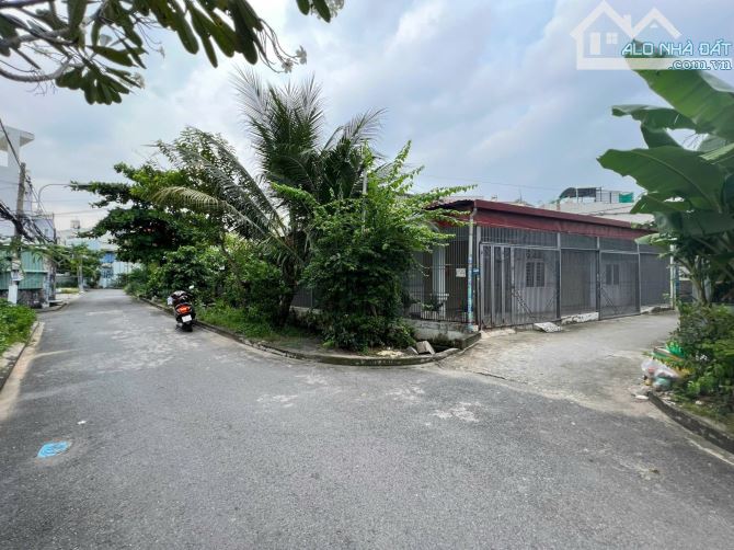 Bán nhà mặt tiền Đường 40, Linh Đông, Thủ Đức, dt:106m2, 4PN, 4WC, giá 7,6 tỷ thương lượng