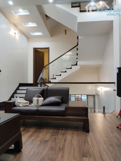 Nhà đẹp Vân Canh đường Trịnh Văn Bô 36m2 7 tầng thang máy Gara oto
