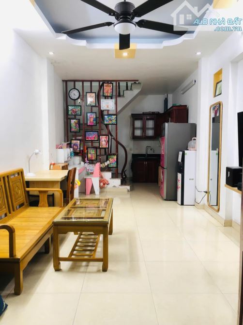 BÁN GẤP NHÀ GỐC ĐỀ - 30M2 - TRUNG TÂM - GẦN PHỐ - Ô TÔ GẦN - 6,5 TỶ.