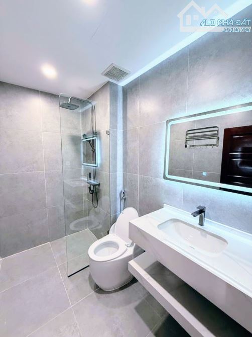 HÀNG KỊCH ĐỘC - NGỌC THUỴ -7 TẦNG THANG MÁY - Ô TÔ 7 CHỖ  - FULL NỘI THẤT - DT43m-Giá 13.5