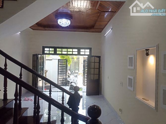 BÁN NHÀ HÒA MINH SÁT BIỂN- CÁCH BIỂN 100M- KHU VỰC AN NINH YÊN TĨNH
