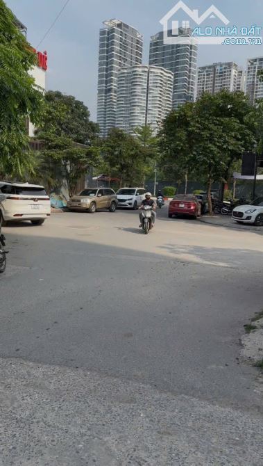 NHÀ H,IẾM TRUNG TÂM SÁT NGOẠI GIAO ĐOÀN - BẮC TỪ LIÊM