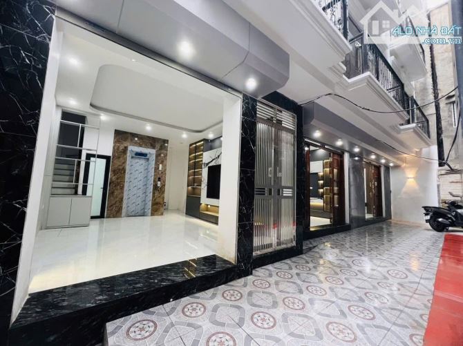 Căn góc - Thang Máy ngõ Văn Chương 36m 6 tầng giá 7.95 tỷ