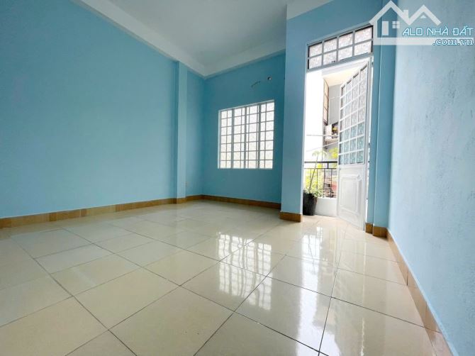 NHÀ 3 TẦNG CÙ CHÍNH LAN, GIÁ CHỈ 2,6 TỶYYYYYY.