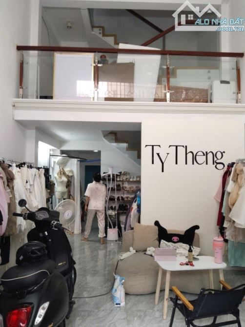 NGAY LÊ THÚC HOẠCH TÂN PHÚ -NHÀ 3 TẦNG BTCT -HẺM ÔTÔ THÔNG -48M2(4x12) -3 PN. CHỈ HƠN 5 TỶ