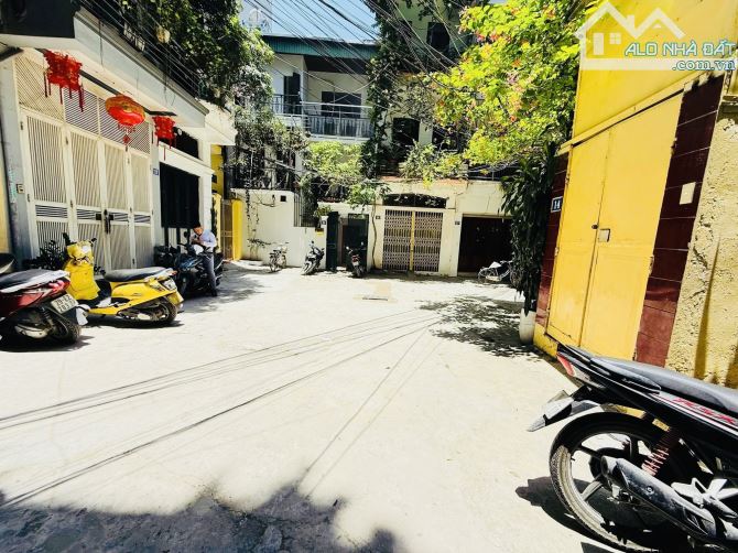 HOÀNG HOA THÁM - 3 BƯỚC RA HỒ - DÂN XÂY - GẦN ĐƯỜNG Ô TÔ - 36M - GIÁ TỐT