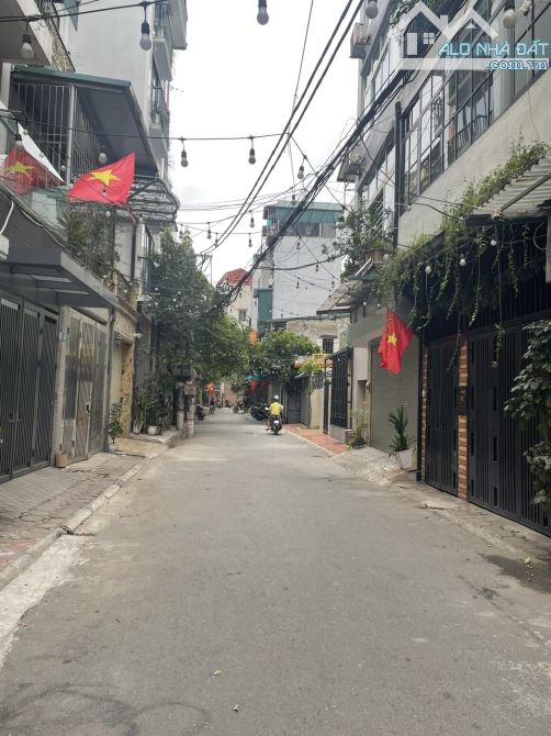 HIẾM TRUNG TÂM QUẬN THANH XUÂN, NGÕ HOÀNG VĂN THÁI, DÂN TRÍ CAO, NGÕ Ô TÔ, 9 TỶ 200