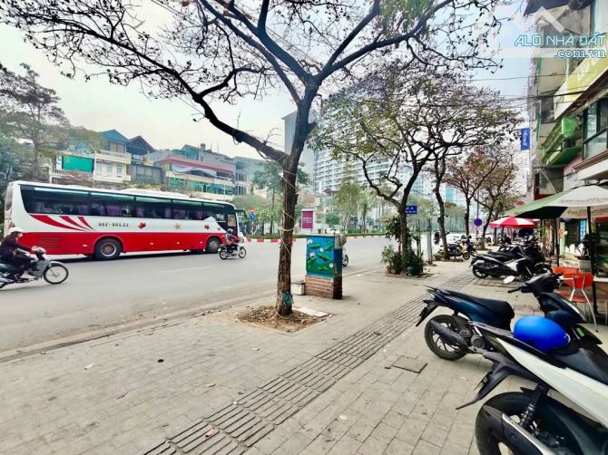 Bán nhà mặt phố Văn Cao, Ba Đình 50m2, 5 tầng, kinh doanh đỉnh, chỉ 36 tỷ.