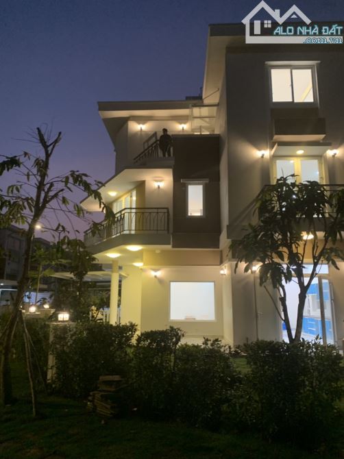 Cho thue biệt thự DT 220 m2 làm VP+ nhà ở khu Lovera Park Khang Điền Binh Chánh