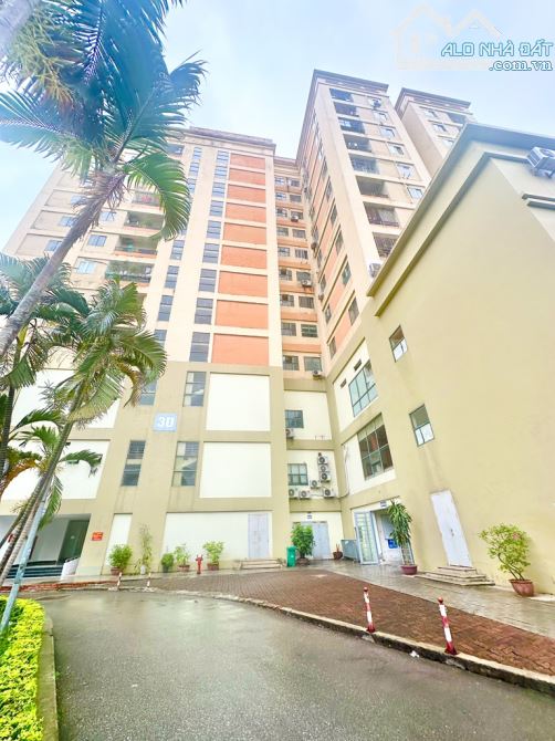 Bán căn 3 ngủ 125m2, full nội thất đẹp tại khu đô thị Resco Phạm Văn Đồng, sổ giao ngay