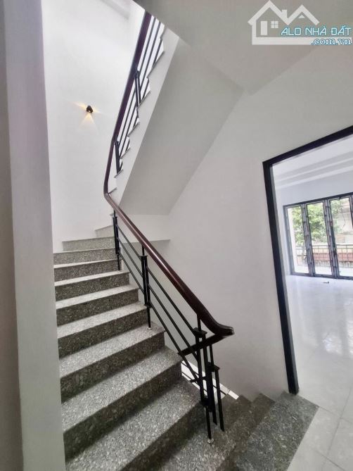 🔥SIÊU PHẨM GẦN CHỢ – MẶT TIỀN LẠC LONG QUÂN – 66M² – 1 TRỆT 1 LỬNG 3 LẦU