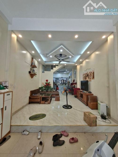 TÂY MỖ, 42M2*5T, NGÕ THÔNG RỘNG, BA GÁC TRÁNH, NHÀ ĐẸP, GIÁ 6.x Tỷ