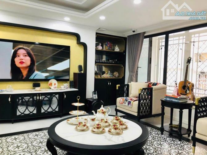 NHÀ ĐẸP- GARA Ô TÔ- KHU PHÂN LÔ- NGHI TÀM- 100M2- 4 TẦNG- MT:9M- 34 TỶ