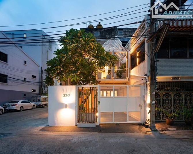 Siêu vị trí! Bán nhà góc 2MT đường Trần Hưng Đạo ngay Đề Thám, Quận 1, DT: 4.2x20m, 3 tầng