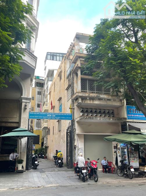 Cho thuê nhà 98 Lê Thị Hồng Gấm, Nguyễn Thái Bình, Q1. Trệt, 3 lầu, Dt 4x18 chỉ 90tr