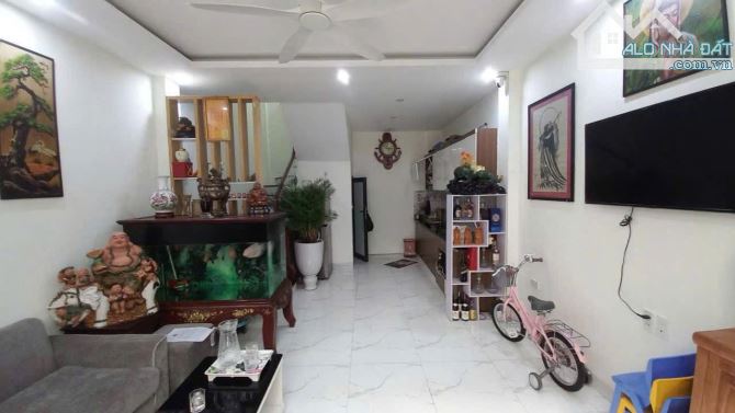 Bán Nhà Hồ Tùng Mậu 35.2M² – Gần Cầu Vượt Mai Dịch – 5 Tầng – Giá 6.6 Tỷ