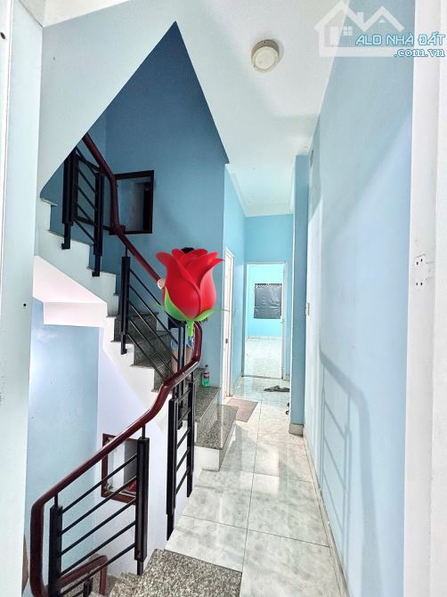Chỉ 8 tỷ TL. Nhà 4 tầng. Gần 50m2. 4Pn. Sân thượng. Hẻm thông Tô Hiến Thành. Q10.