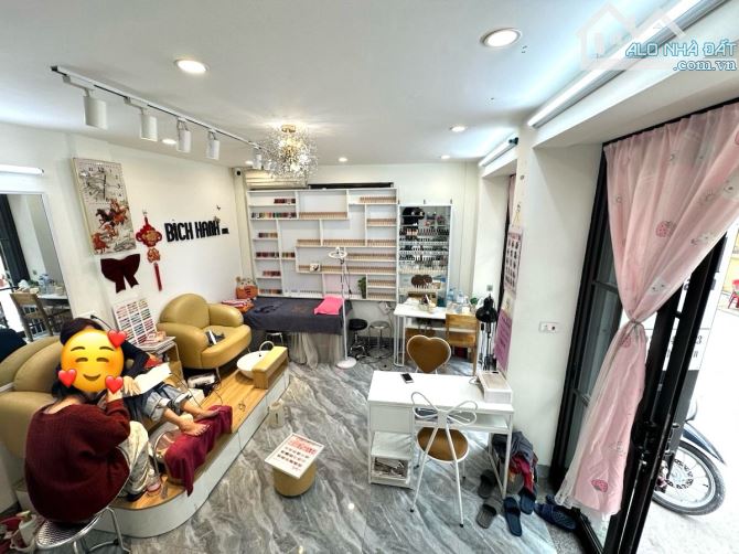 BÁN NHÀ LÔ GÓC PHỐ THÁI HÀ - VỊ TRÍ KIM CƯƠNG - HIẾM NHÀ BÁN - VF3 ĐỖ CỬA GIÁ HƠN 8 TỶ