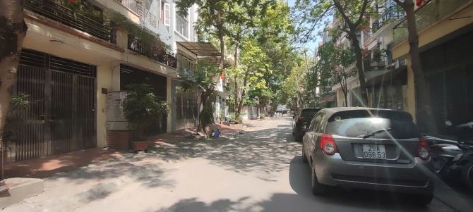 Bán nhà Liền Kề KĐT Văn Quán, đường phân lô vỉa hè ,Kinh doanh ,full nội thất.Giá 18,5 tỷ