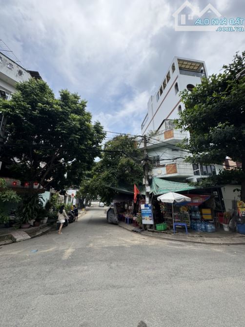 Mặt tiền lô góc, khu phân lô, Lê Đức Thọ, ngang 4m, diện tích: 52m2, 3 tầng.