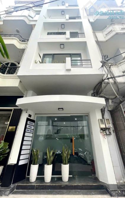 Toà nhà 6 lầu đường Bùi Viện đang làm CHDV AirB&B ( 4 x17m) Giá bán: 28 Tỷ.