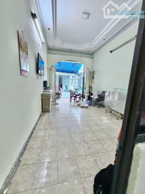 Hẻm 7M thông Lê Hồng Phong. Q10. Gần 50m2. 3 tầng. 4PN. Sổ vuông đẹp. Chỉ 8 tỷ.