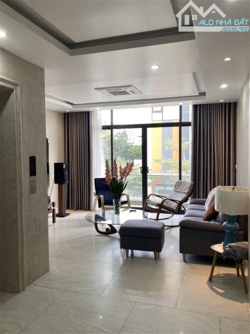 Bán nhà Trần Đại Nghĩa - Hai Bà Trưng: Mặt phố, 2 thoáng, vỉa hè, ô tô 2 chiều, kinh doanh