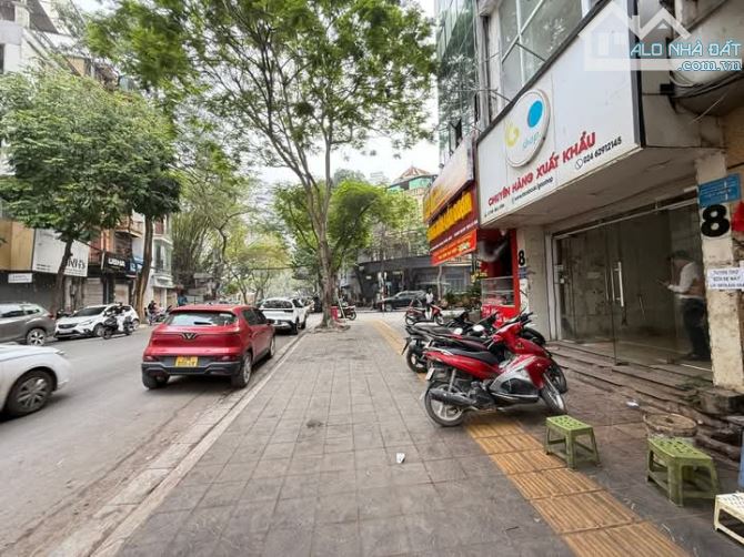 Nhỉnh 22 tỷ có ngay nhà mặt phố Trần Quý Kiên, DT40m, MT4, nhà 5 tầng