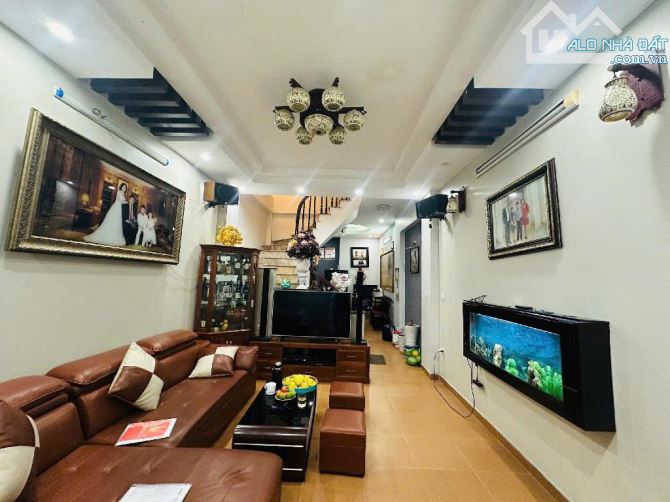 Bán nhà ngõ 902 Kim Giang ô tô đỗ gần nhà, cạnh KĐT Linh Đàm 28m2 chỉ hơn 3 tỷ.