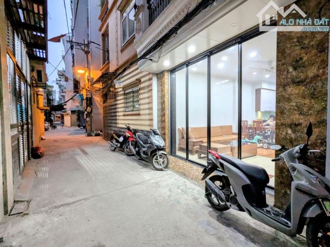 Siêu phẩm Hoàng Ngân, Cầu Giấy 40m2 x 5 tầng oto cách 10m. Giá: 11.68 tỷ